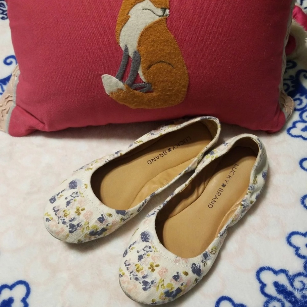 Adorable Lucky Brand Flats